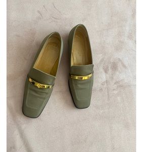 HERMÈS loafers w. Kelly gold buckle